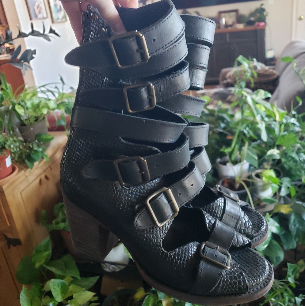 Freebird By Steven OG Bond Black Snakeskin Heeled Sandals Size 8 - Picture 1 of 8